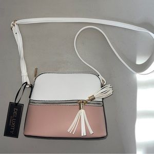 👛 NWT! Pink & White Small Crossbody